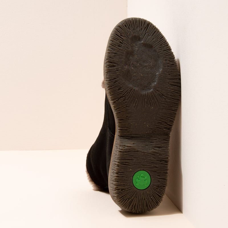 El naturalista N5579 LUX SUEDE BLACK/VOLCANO ÚLTIMAS EDICIONES