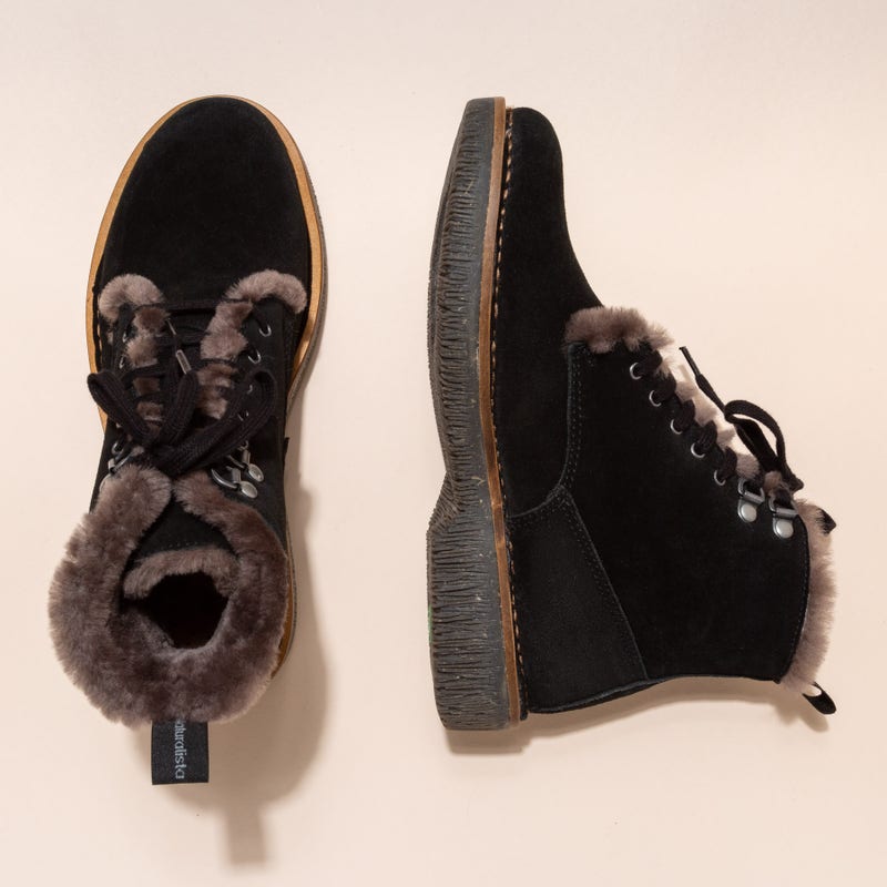 El naturalista N5579 LUX SUEDE BLACK/VOLCANO ÚLTIMAS EDICIONES