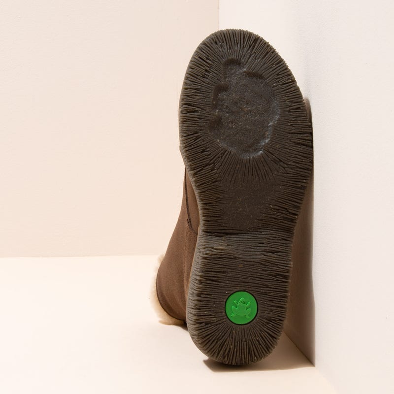 El naturalista N5579 LUX SUEDE BROWN/VOLCANO Último día