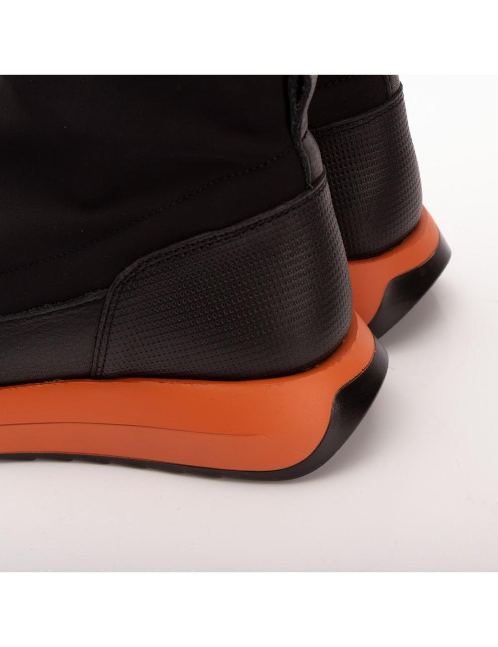 Farrutx MOE Tecno negro - Piso naranja Último día
