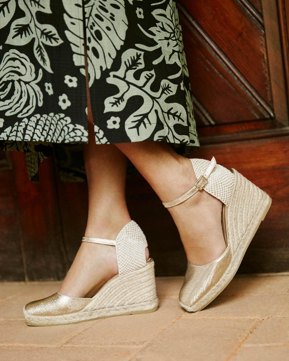 Gaimo espadrilles Yosie7 CarraraAlpargatas de cuña en piel grabada con punta cuadrada Venta caliente