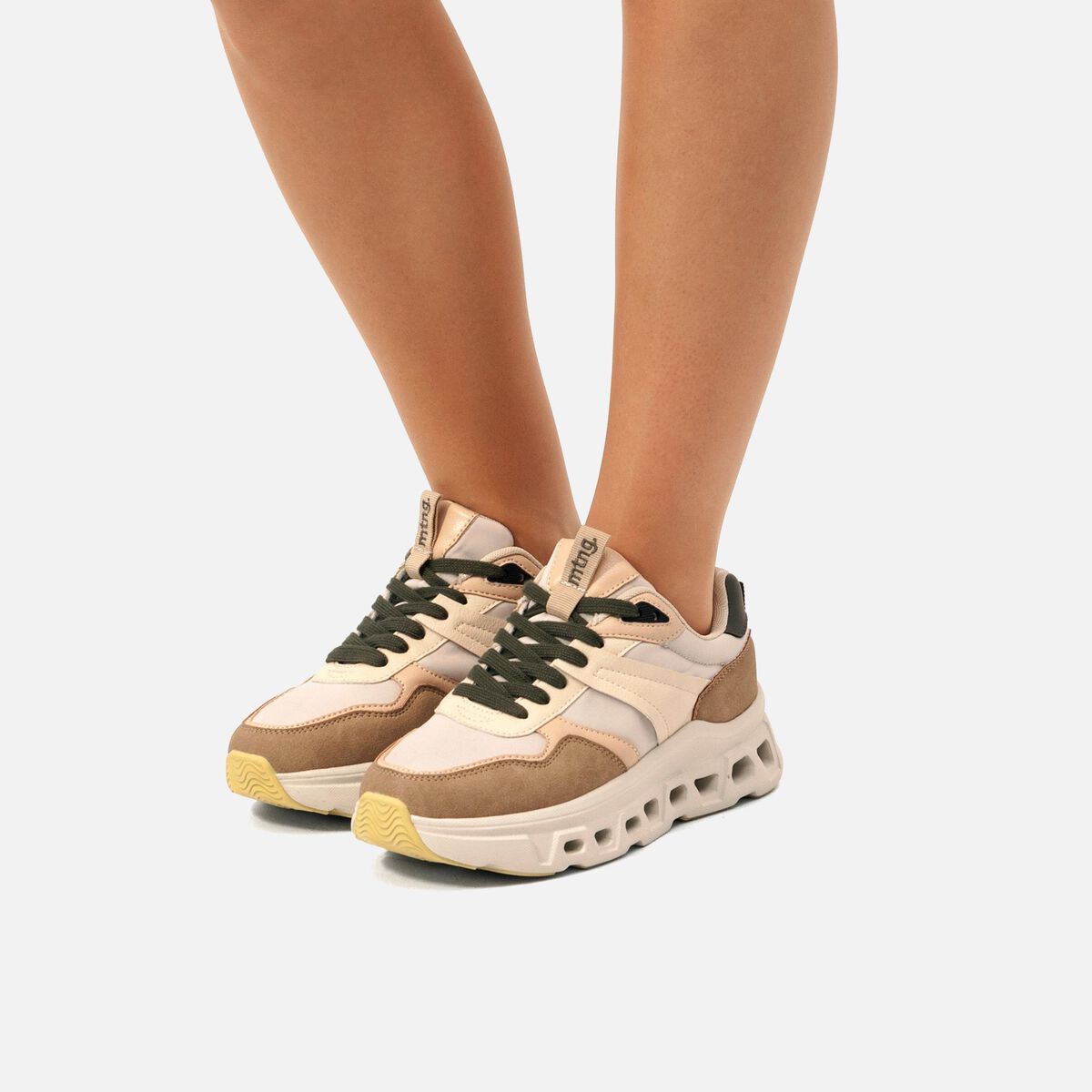 ﻿mtng Compra PLAY beige 58206 Mujer Calzado Zapatillas Rebajas online