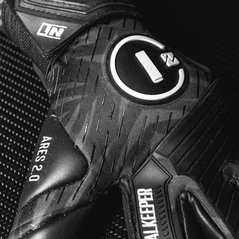 n1 goalkeeper Guantes de Portero Ares 2.0 All Black UGT+ II Los más vendidos