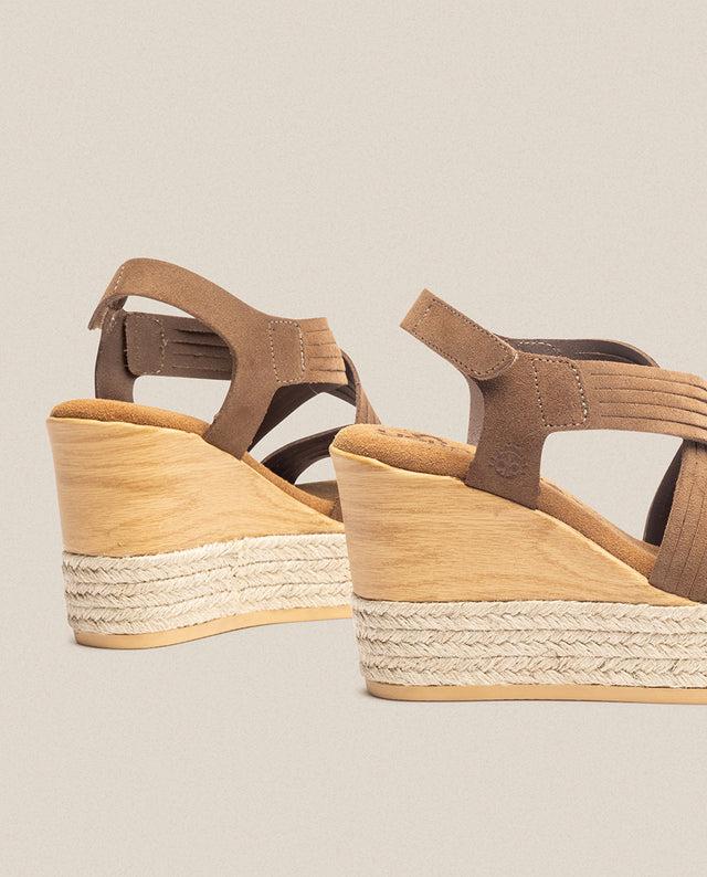 yokono Sandalia de cuña Mey 003 marron En oferta