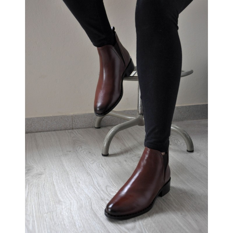 zerimar shoes Botines de piel con elástico y tachuelas Rebajas