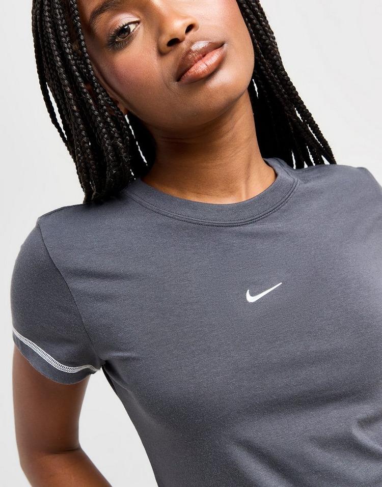 JD Sports Nike Camiseta Graphic Swoosh Chill Mejor oferta