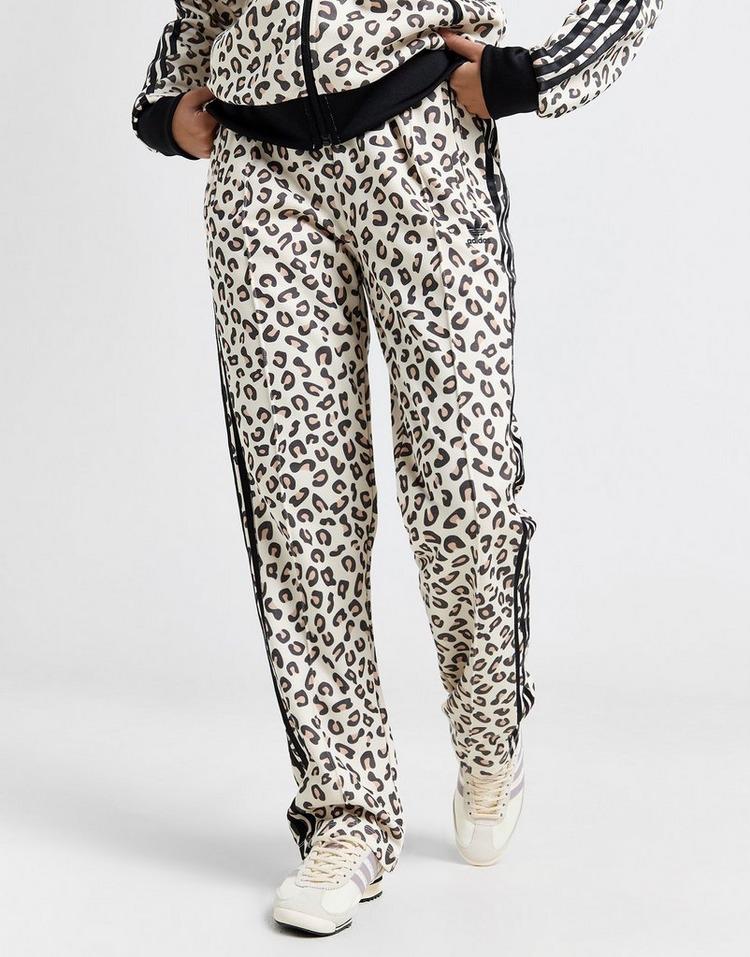 JD Sports adidas Pantalón Firebird Leopard Solo queda un día