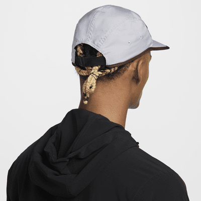 Nike Nike Dri-FIT FlyGorra sin estructura con logotipo Swoosh Tienda de fábrica
