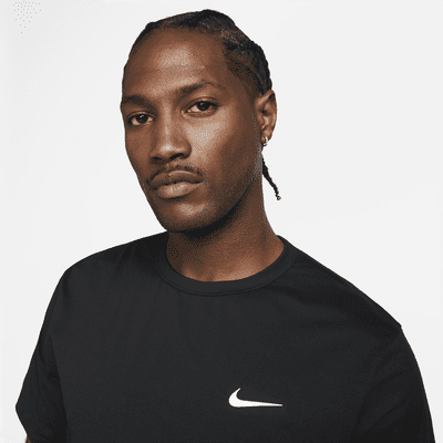 Nike Nike HyverseCamiseta de manga corta Dri-FIT versátil con protección UV - Hombre Grandes descuentos