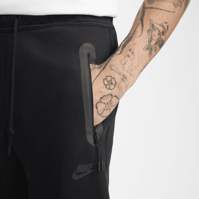 Nike Nike TechPantalón de tejido Fleece con dobladillo abierto - Hombre ÚLTIMAS EDICIONES