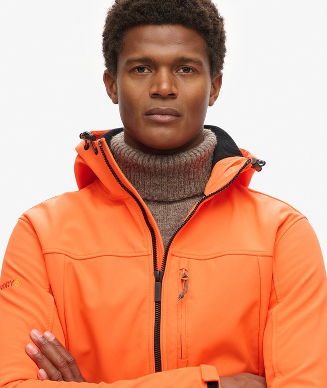 superdry Chaqueta con capucha de tejido softshell Trekker Descuento